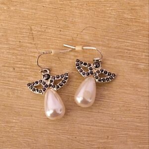 Angel Earrings with faux Pearl